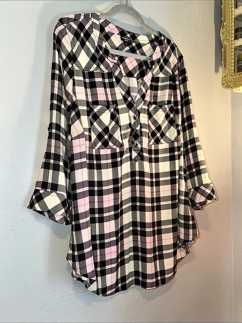 Torrid Harper Georgette Plaid Pullover Blouse Tunic Top Black & Pink Size 2